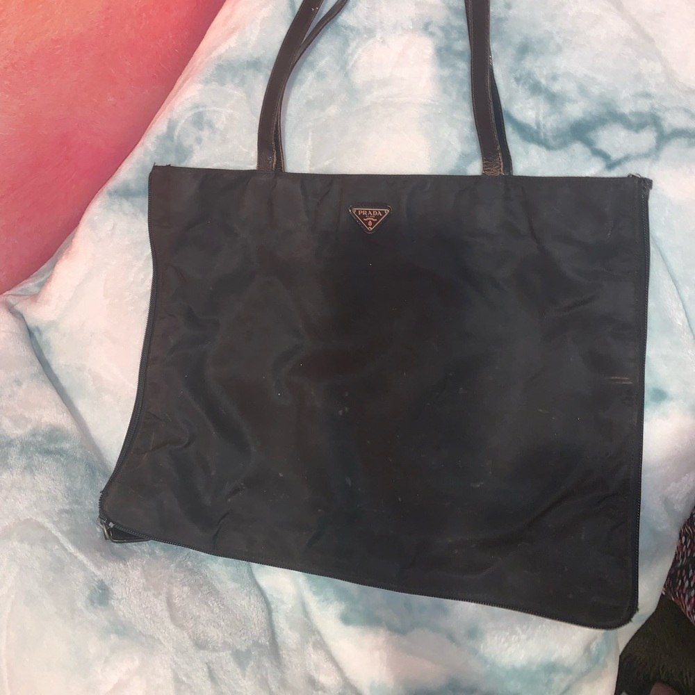 Stylish Prada bag - Picture 8 of 9